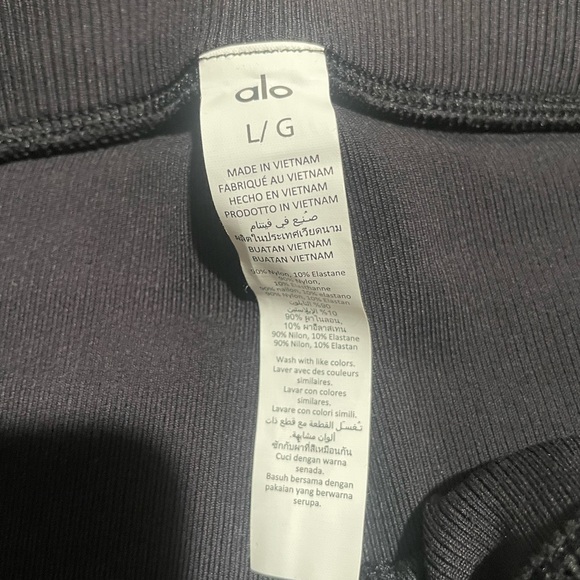 Alo GODDESS RIBBED HIGH-WAIST HOT SHORT. Size Large. Black. NWT - Picture 2 of 5